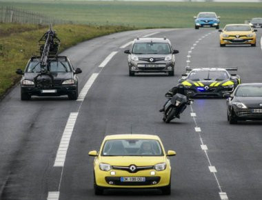 Το πιο γρήγορο περιπολικό καταδιώκει μοτοσυκλέτα! (βίντεο)